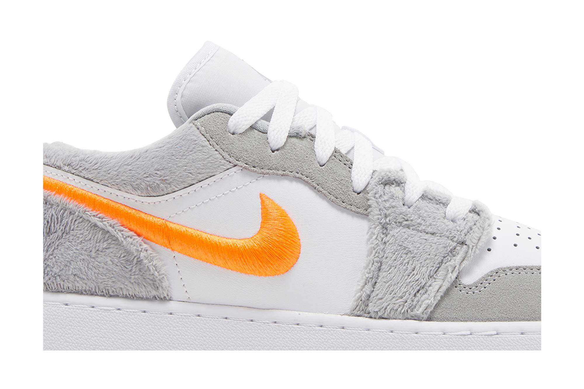 (Grade School) Air Jordan 1 Low ‘Rabbit’ DZ6333-083