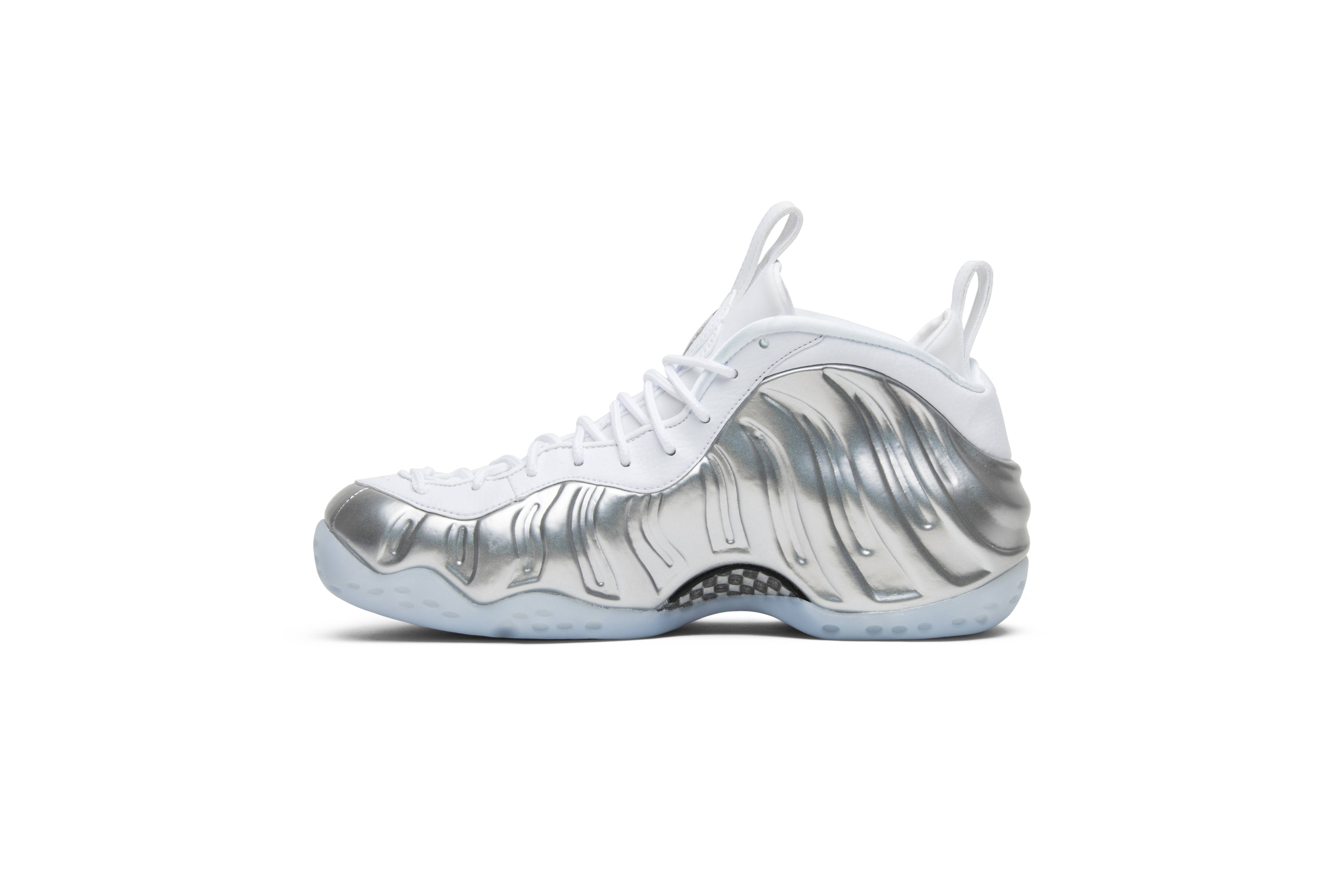 (Women) Nike Air Foamposite One Chrome White AA3963-100