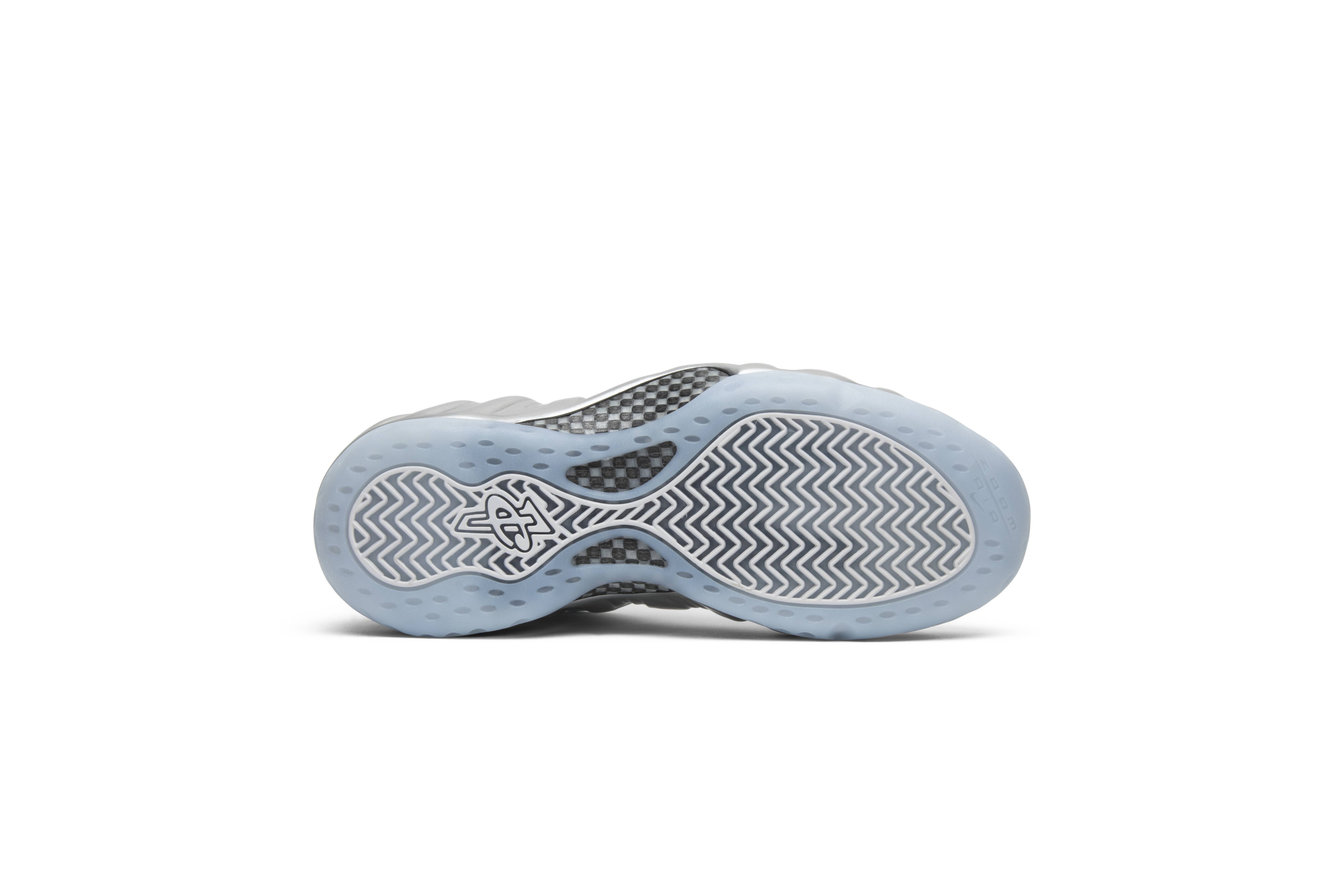 (Women) Nike Air Foamposite One Chrome White AA3963-100