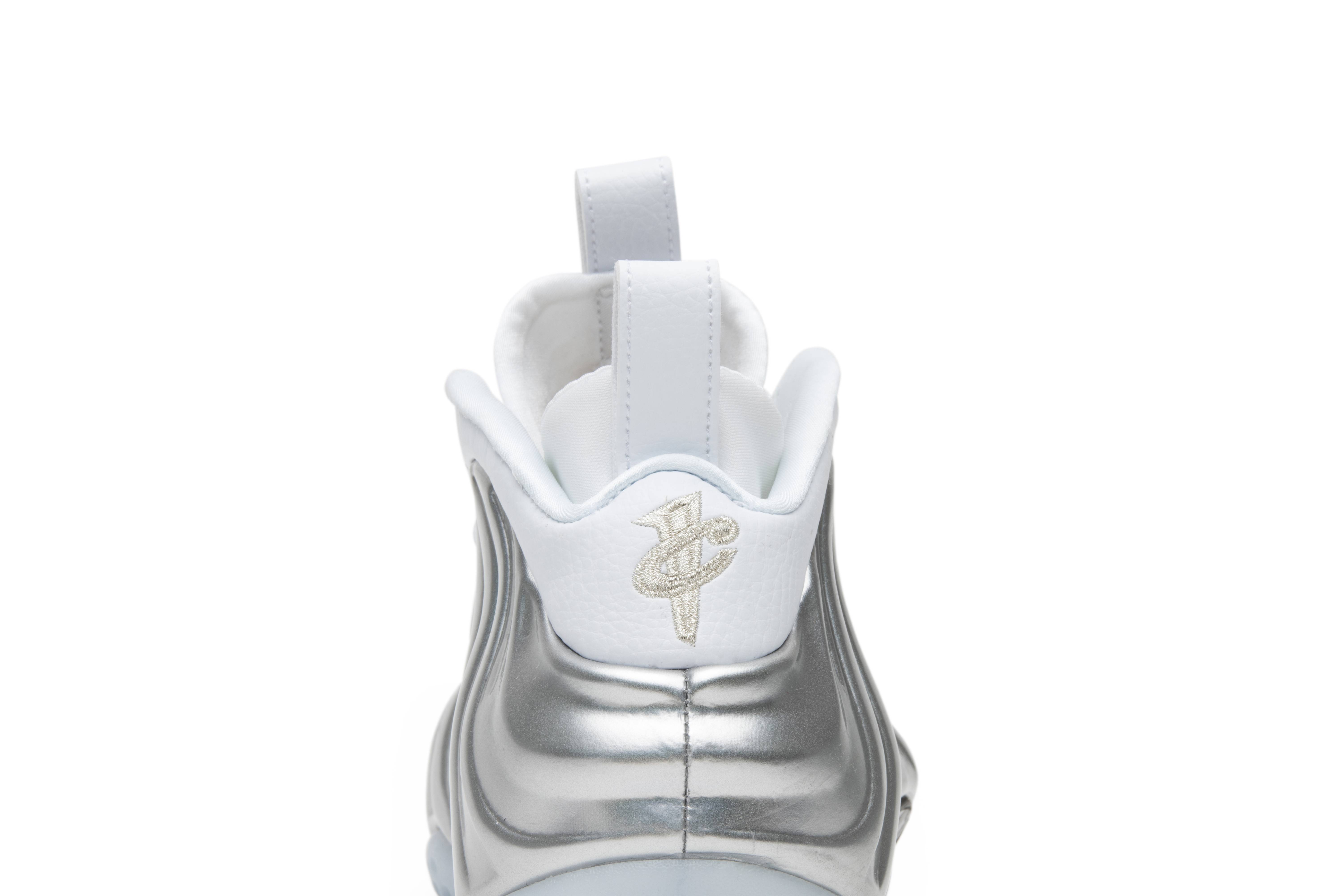 (Women) Nike Air Foamposite One Chrome White AA3963-100