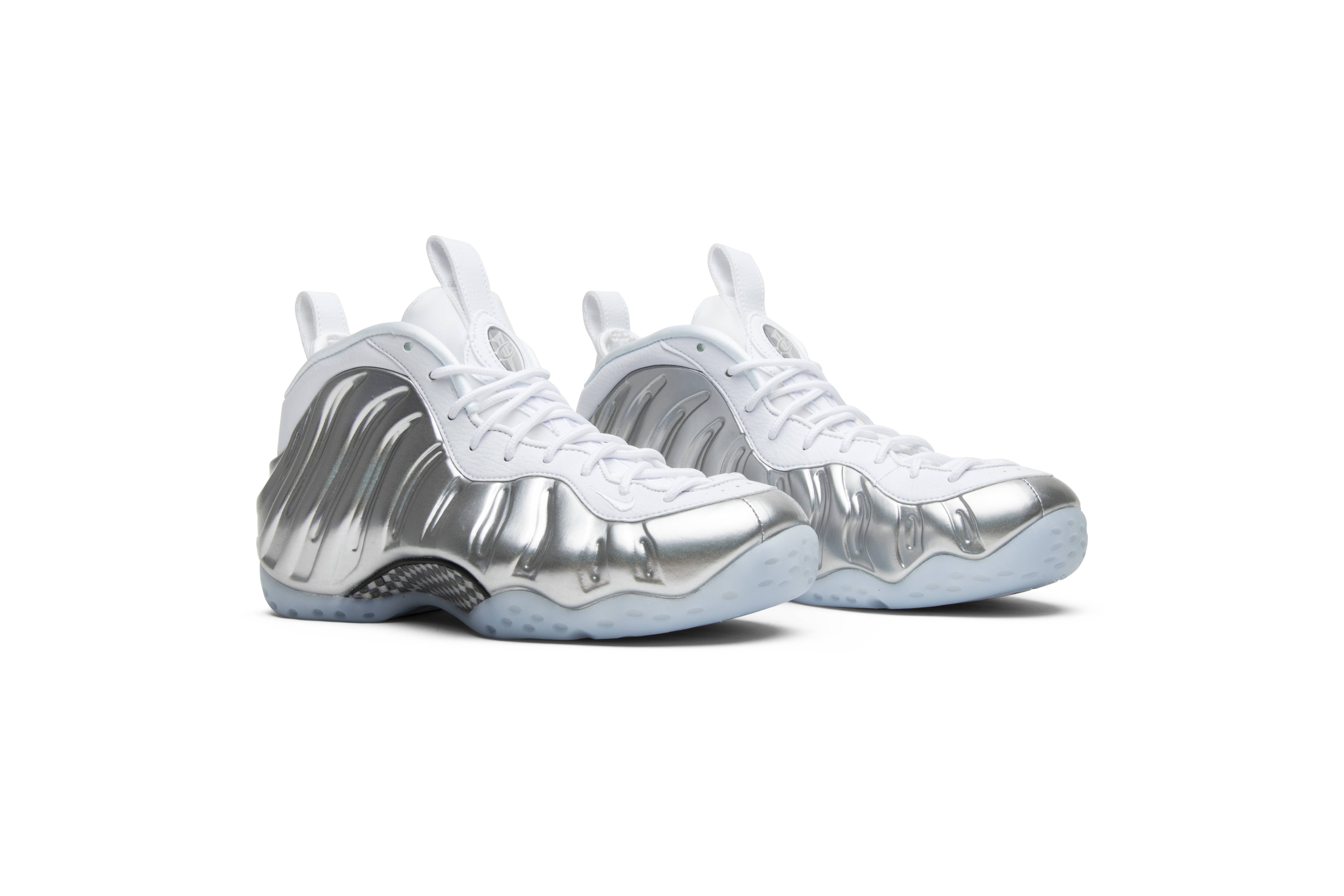 (Women) Nike Air Foamposite One Chrome White AA3963-100