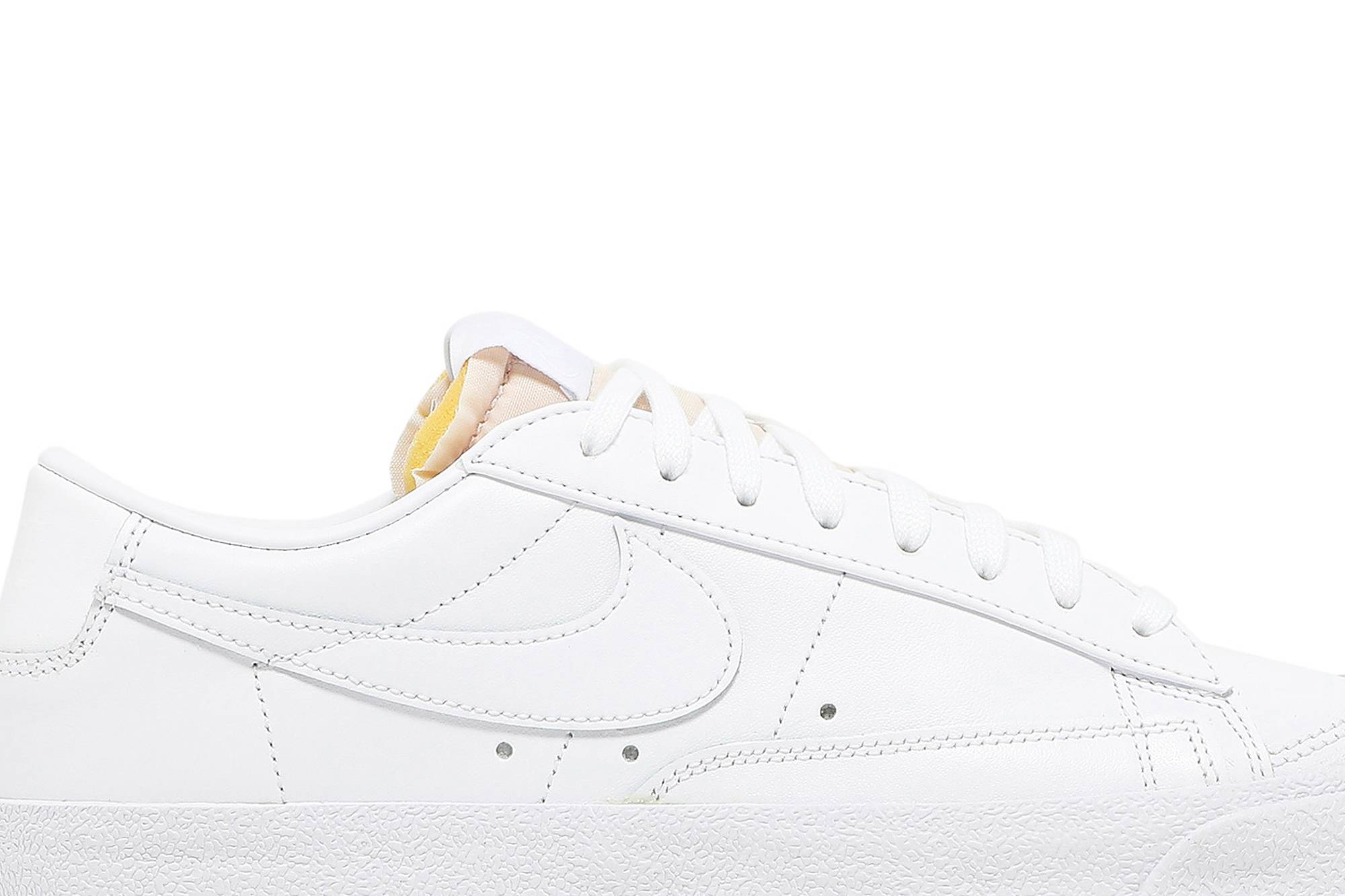 (Women) Nike Blazer Low ’77 ‘Triple White’ DC4769-101