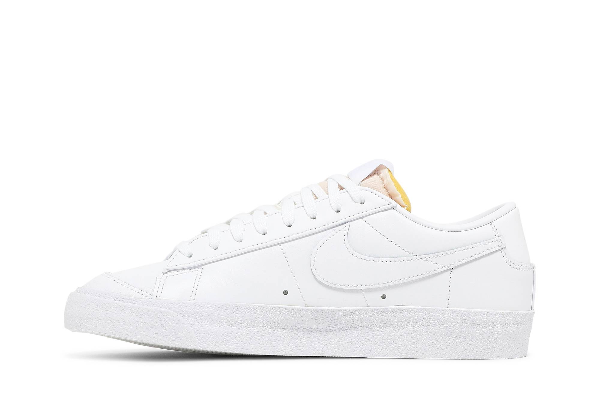 (Women) Nike Blazer Low ’77 ‘Triple White’ DC4769-101