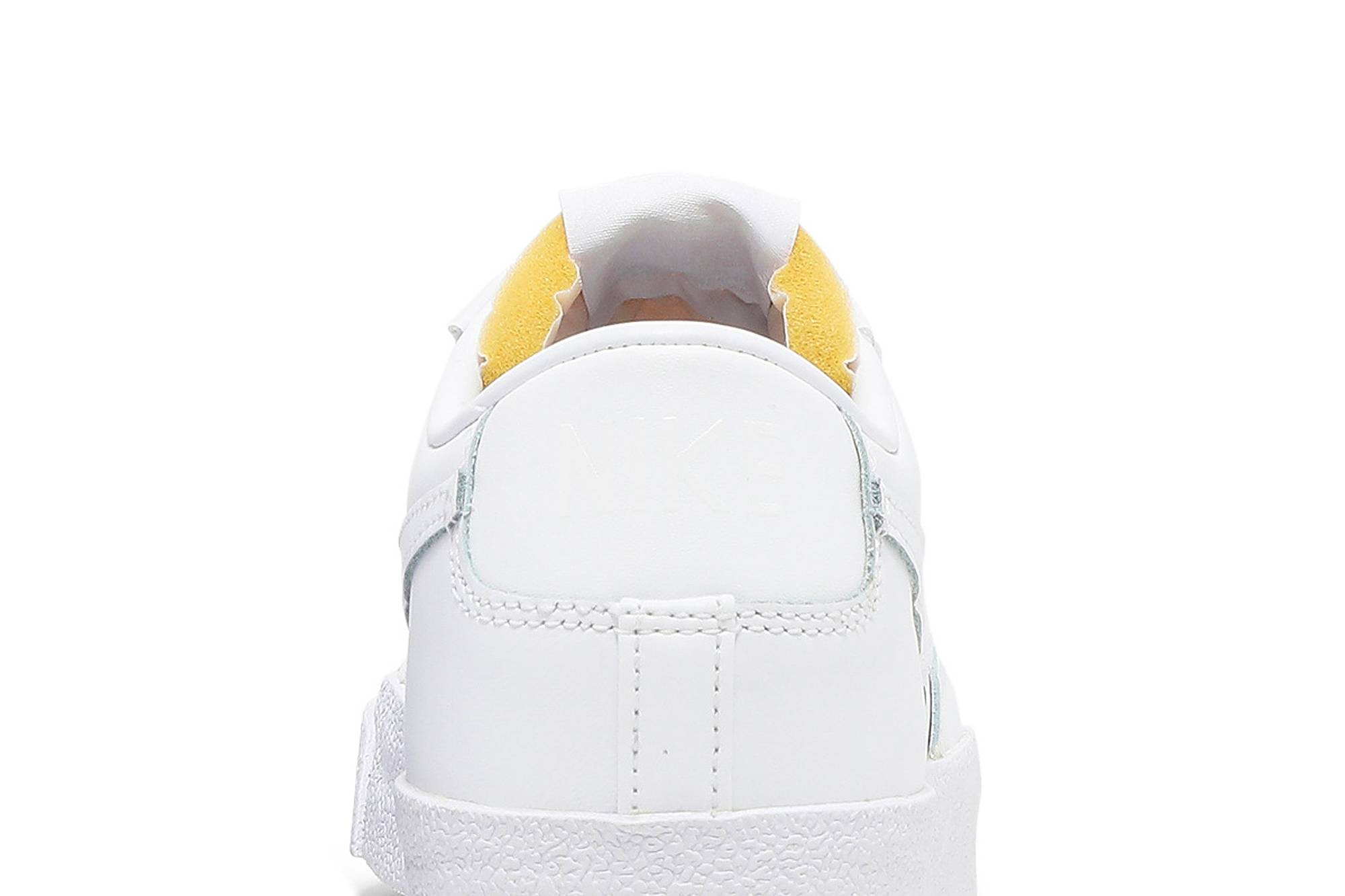 (Women) Nike Blazer Low ’77 ‘Triple White’ DC4769-101