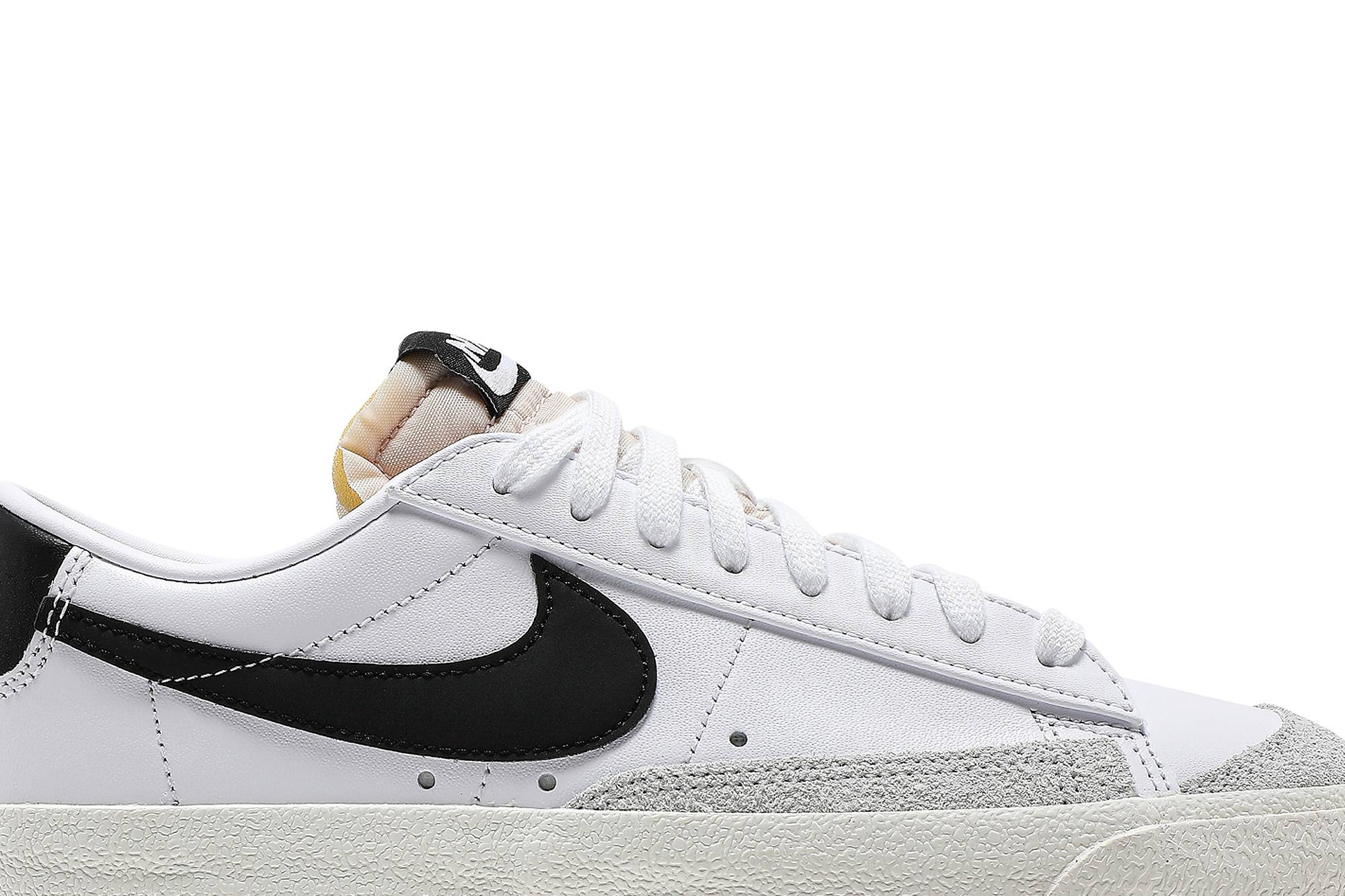 (Women) Nike Blazer Low ’77 ‘White Black’ DC4769-102