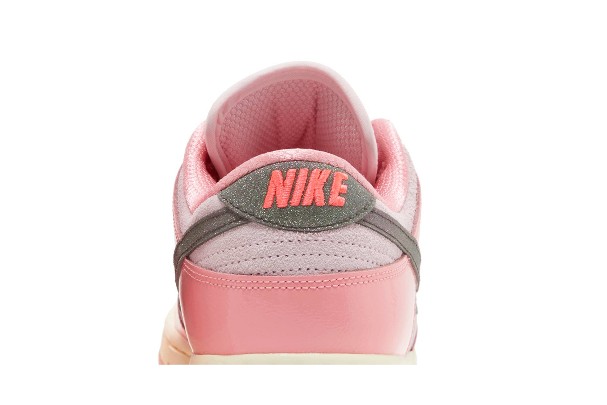 (Women) Nike Dunk Low LX ‘Barbie’ FN8927-621