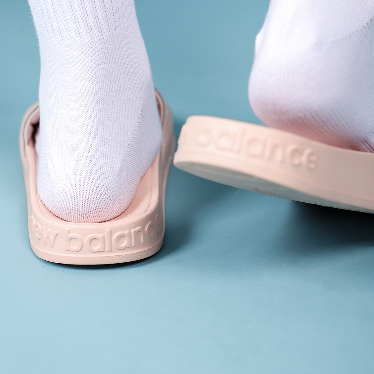 (Women) New Balance Noritake x 200 Series Illustration Crossover Stylish Sports Slippers Pink SWF200NP Nicesnk