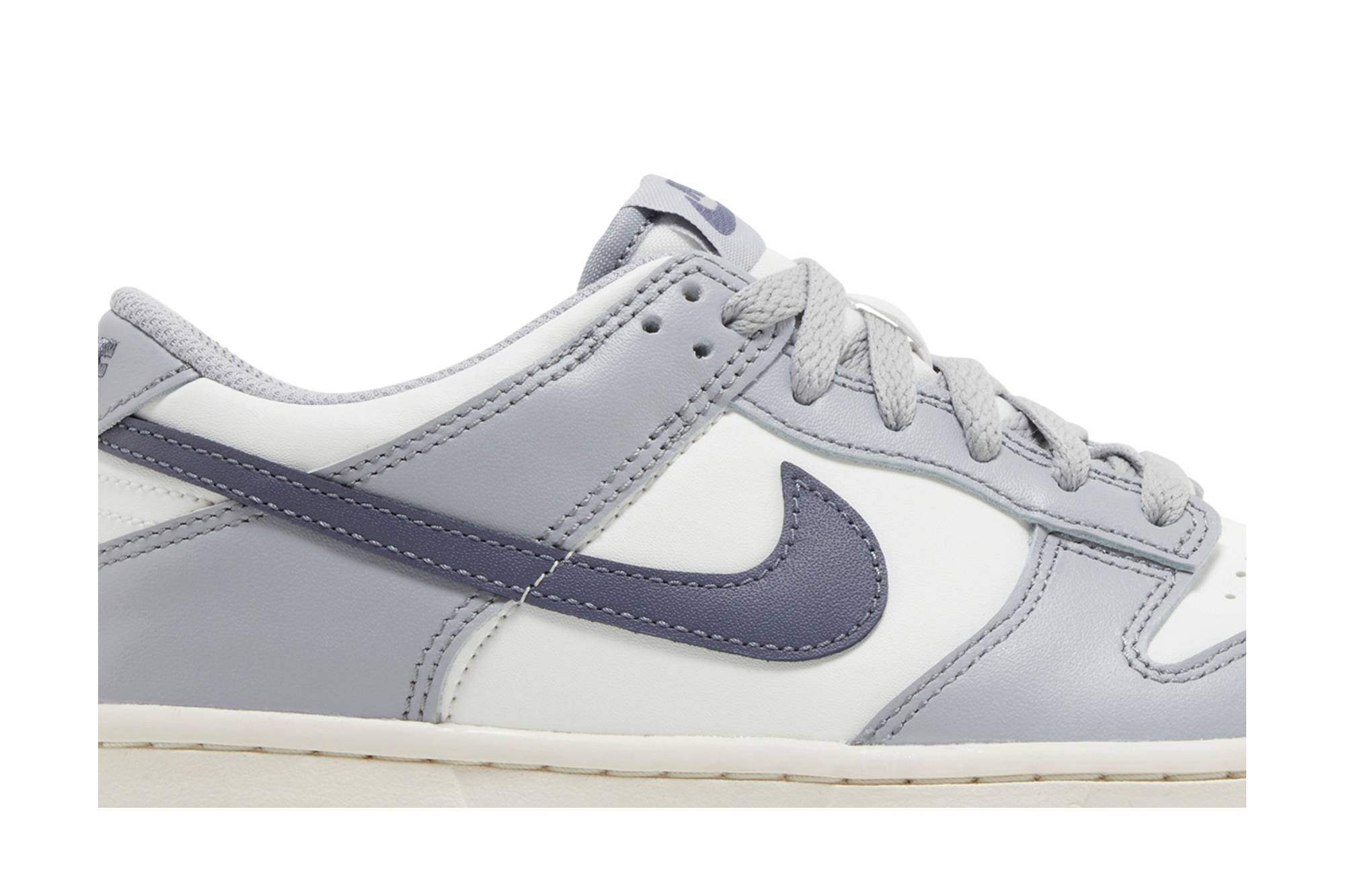 (Youth) Nike Dunk Low ‘Platinum Tint Light Carbon’ FB9109-101