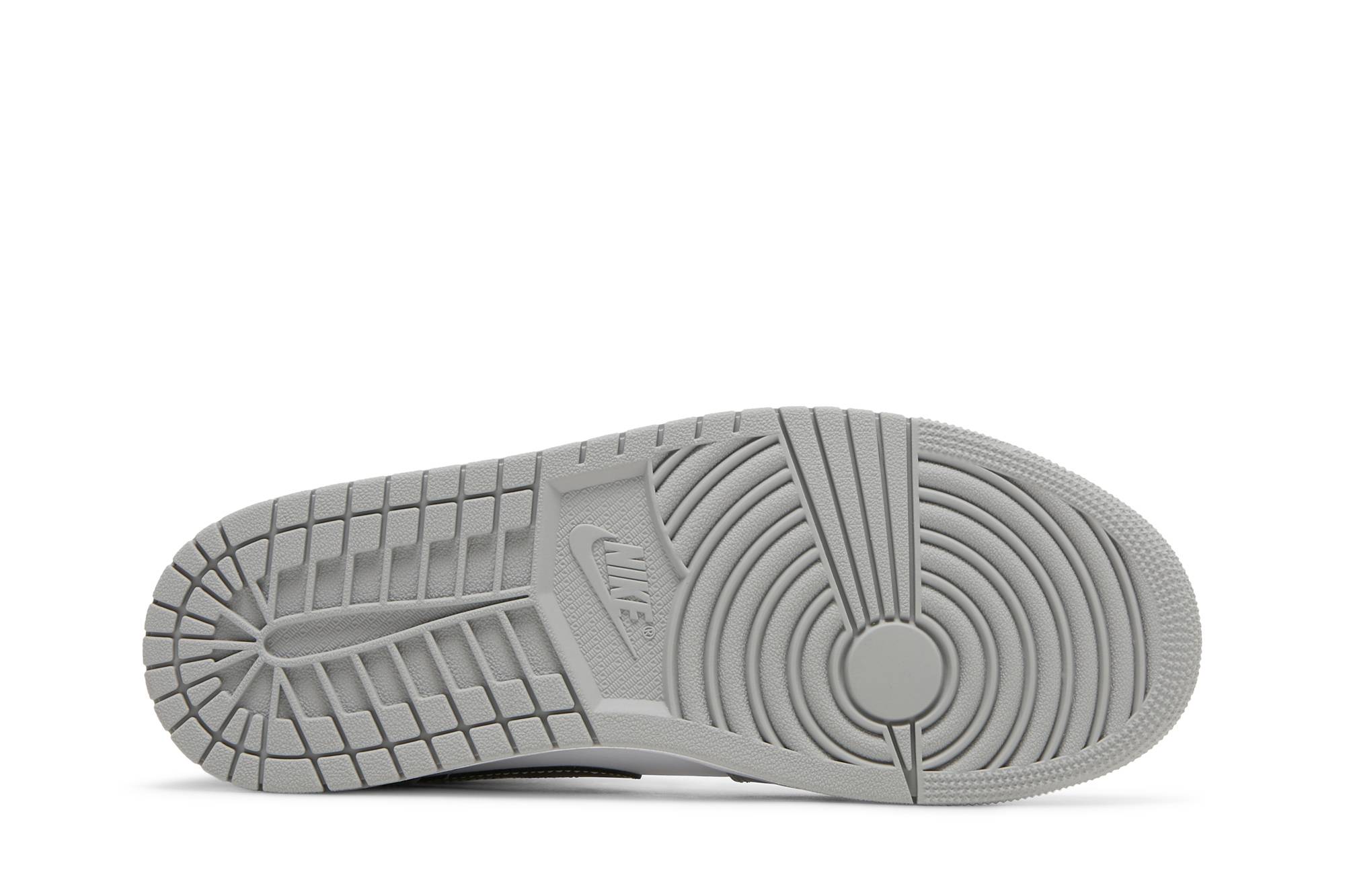 Air Jordan 1 Mid ‘Light Smoke Grey’ 554724-078