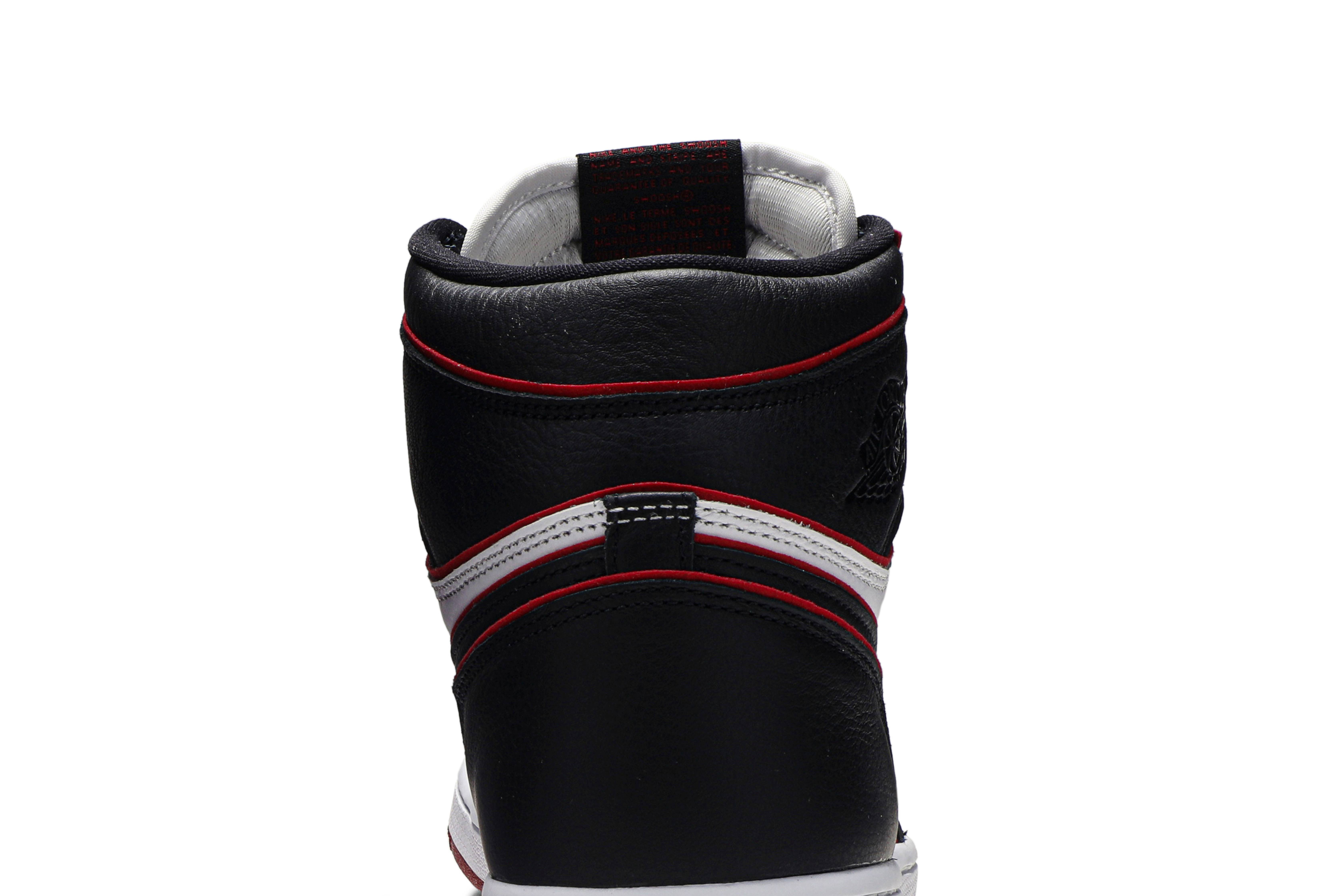 Air Jordan 1 Retro High OG ‘Bloodline’ 555088-062