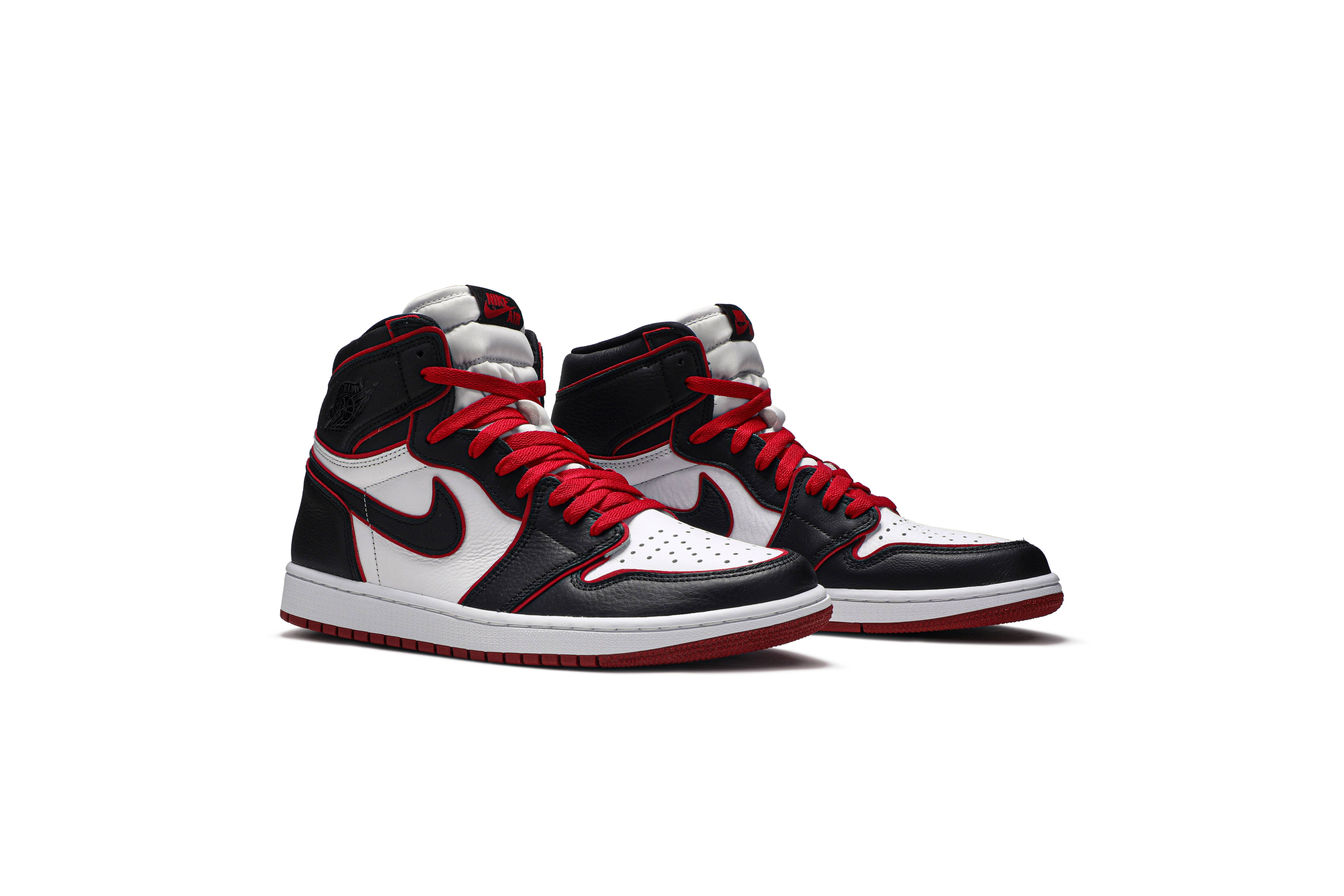 Air Jordan 1 Retro High OG ‘Bloodline’ 555088-062