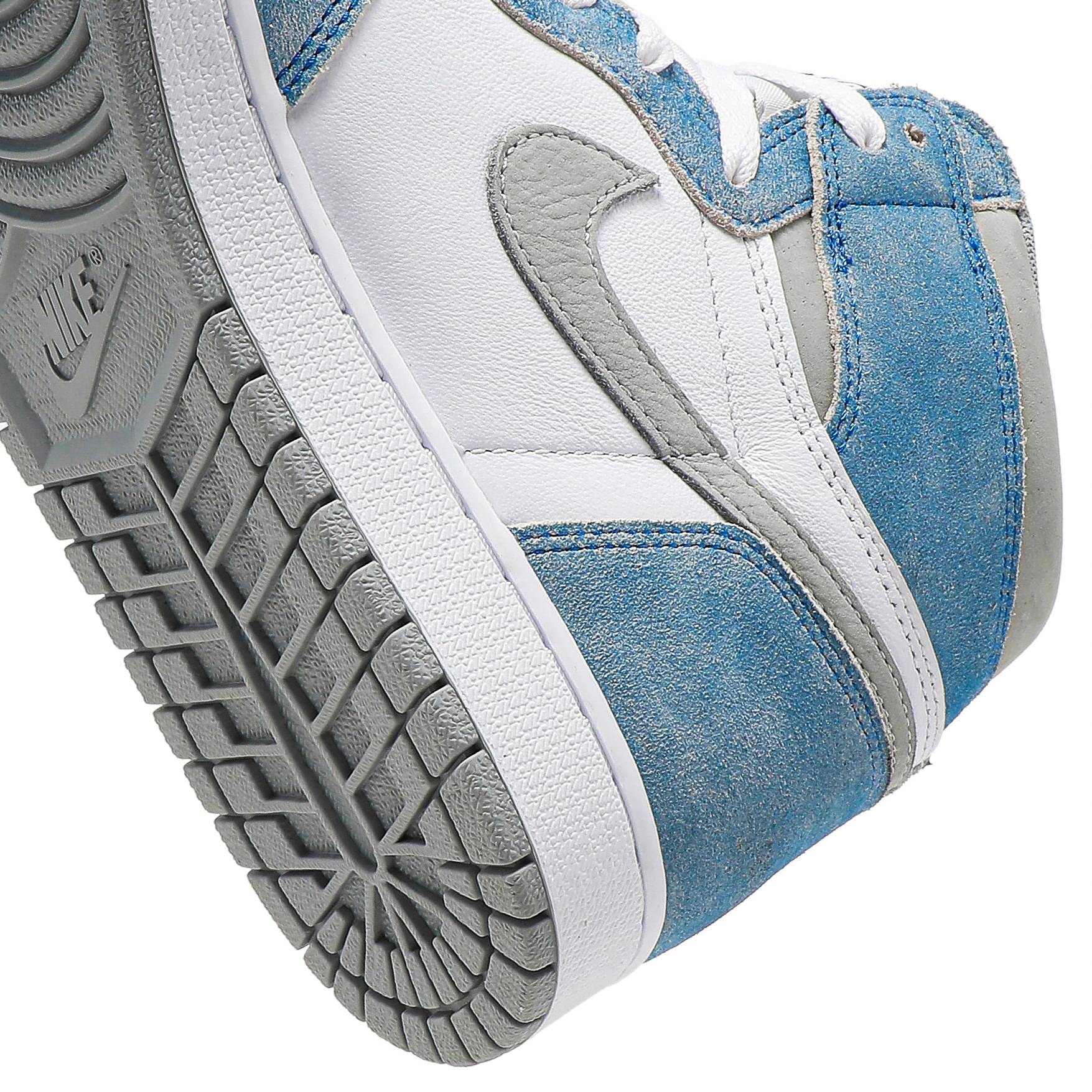 Air Jordan 1 Retro High OG ‘Hyper Royal’ 555088-402