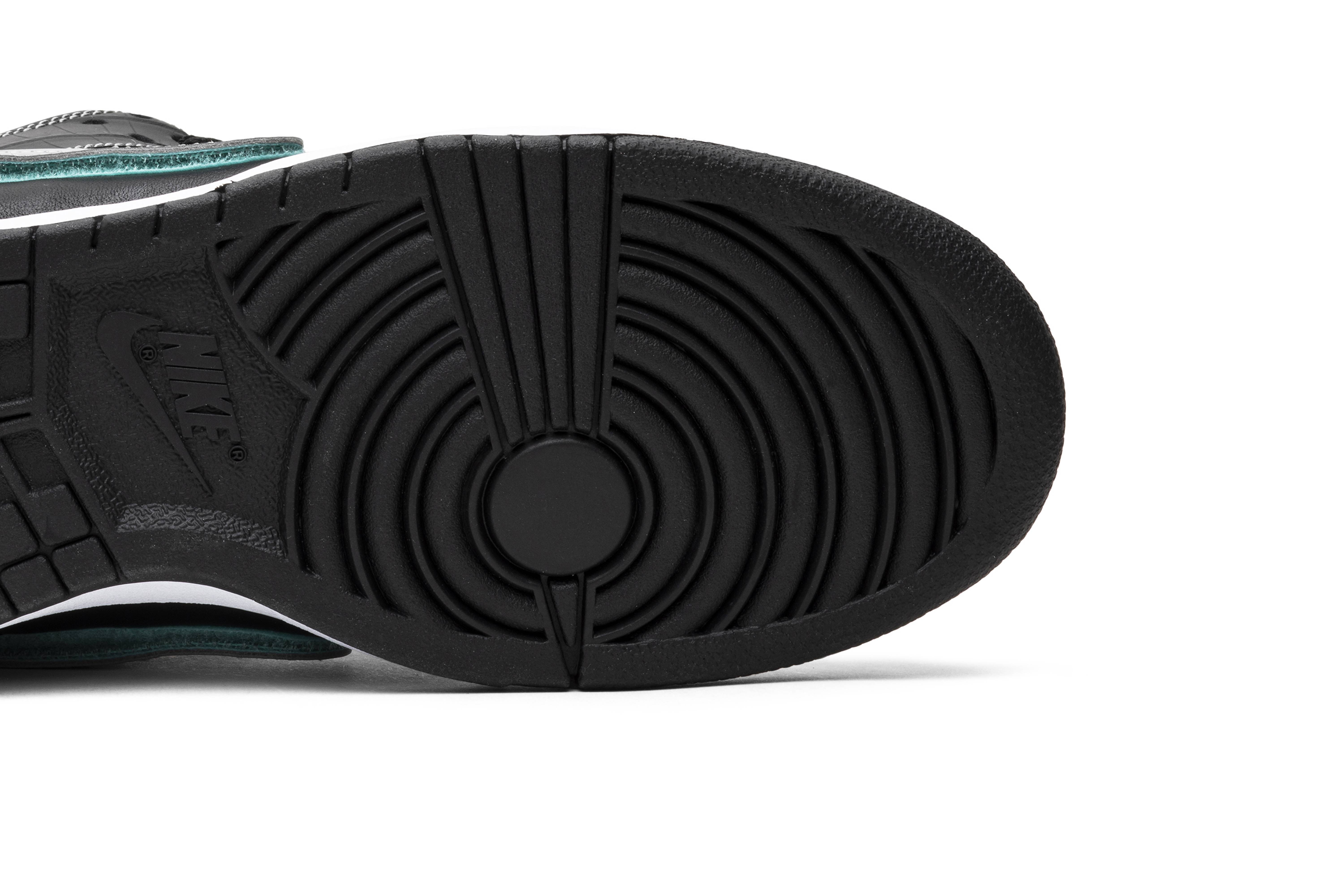 Di*m*nd s*pply co. x nike sb dunk low pro ‘black Di*m*nd’ bv1310-001