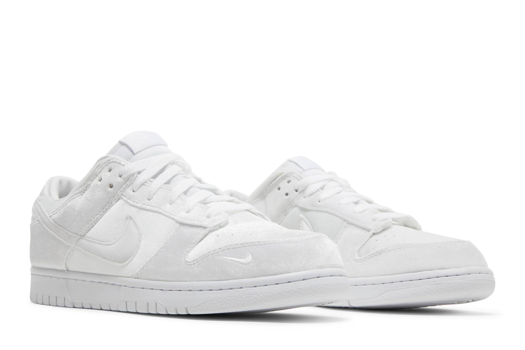 Dover Street Market x Nike Dunk Low ‘Triple White’ DH2686-100
