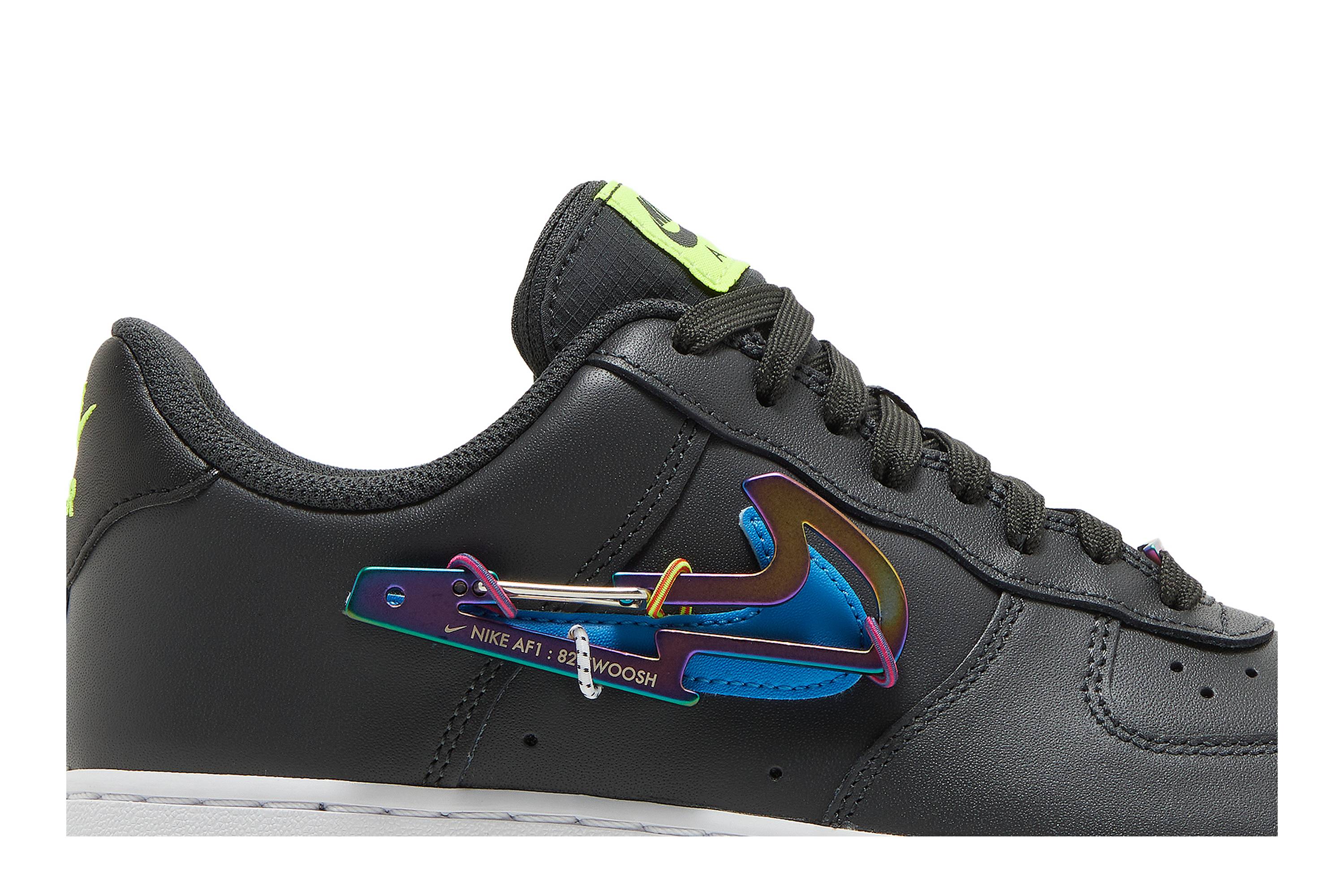 Nike Air Force 1 Low ‘Carabiner Swoosh’ DH7579-001