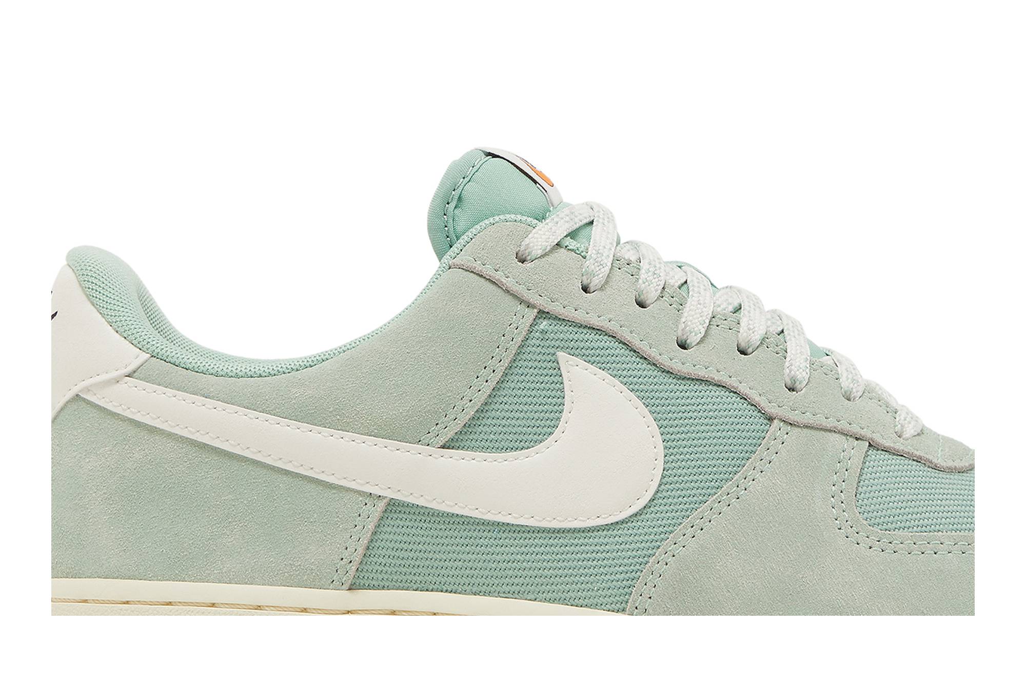 Nike Air Force 1 Low ‘Enamel Green’ DO9801-300