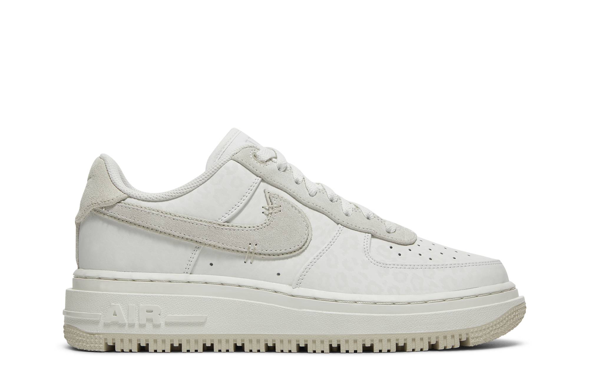 Nike Air Force 1 Luxe ‘Triple White’ DD9605-100