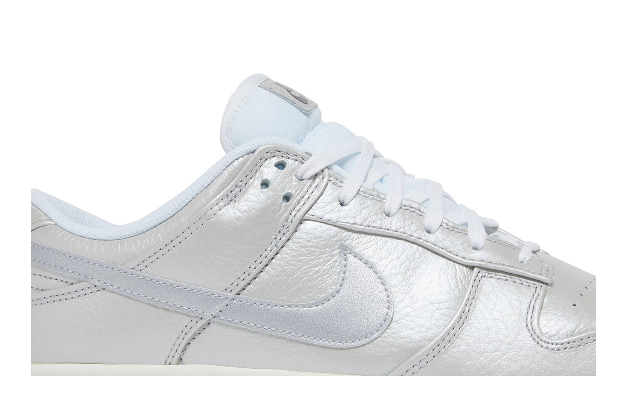Nike Dunk Low ‘Metallic Silver’ DX3197-095