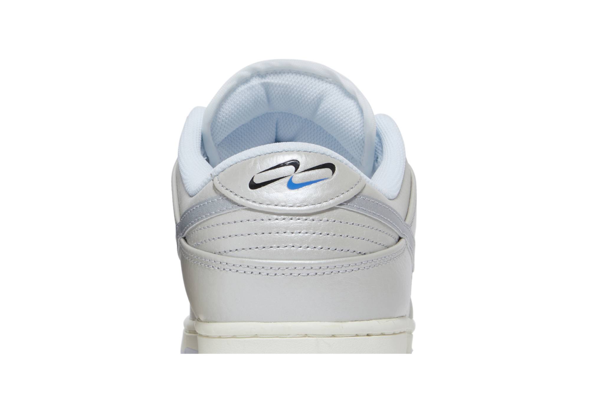 Nike Dunk Low ‘Metallic Silver’ DX3197-095