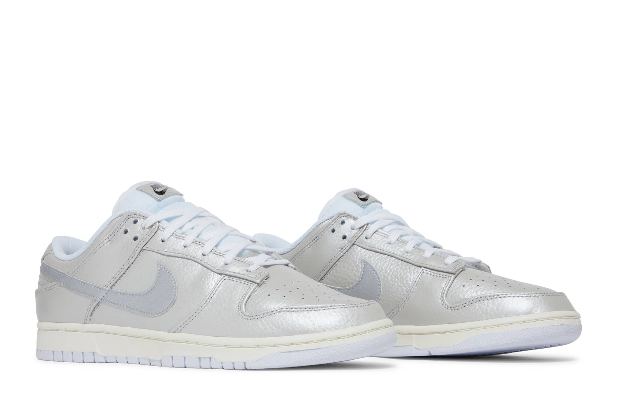 Nike Dunk Low ‘Metallic Silver’ DX3197-095