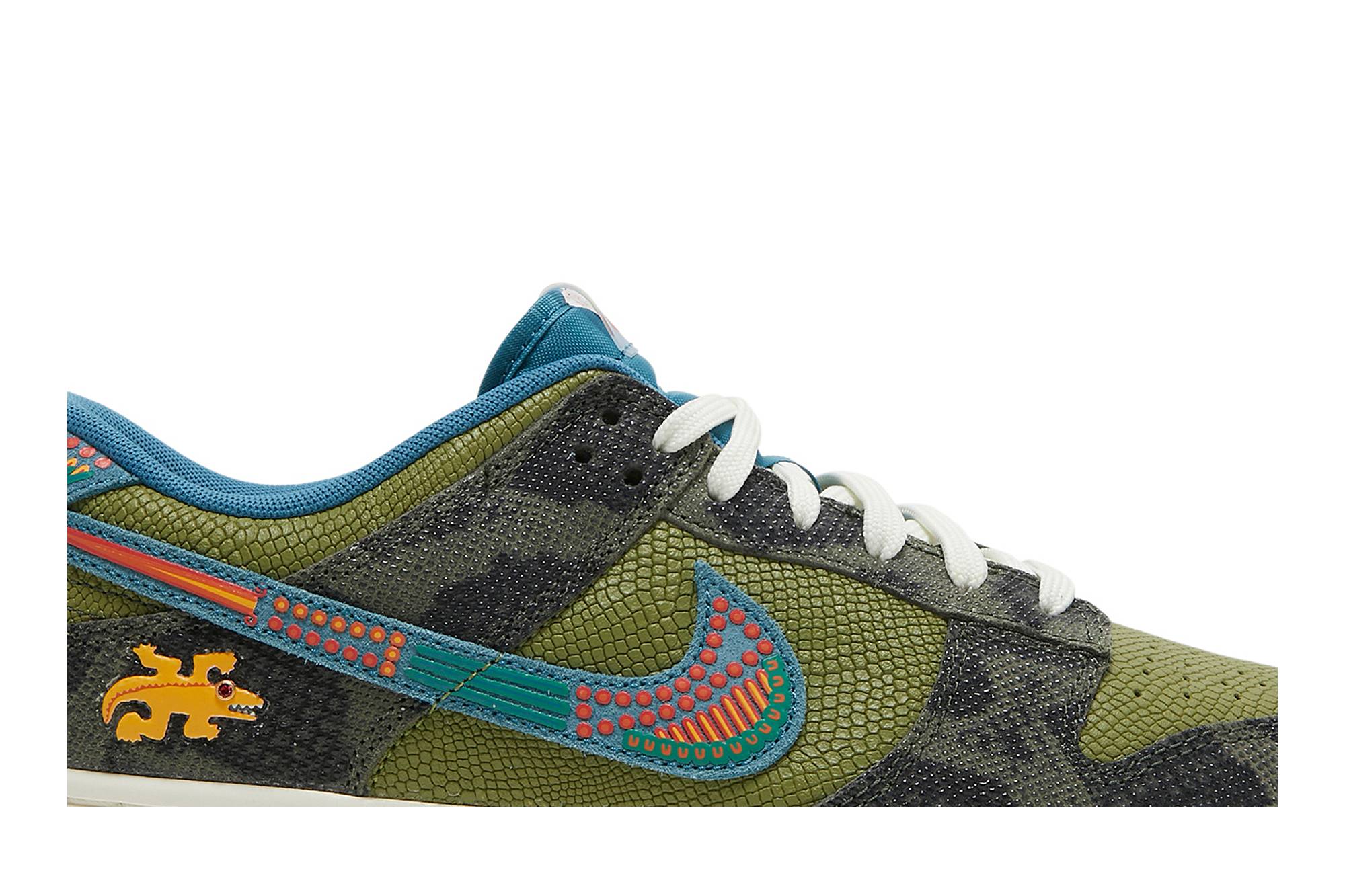 Nike Dunk Low ‘SiEMPRE Familia’ DO2160-335
