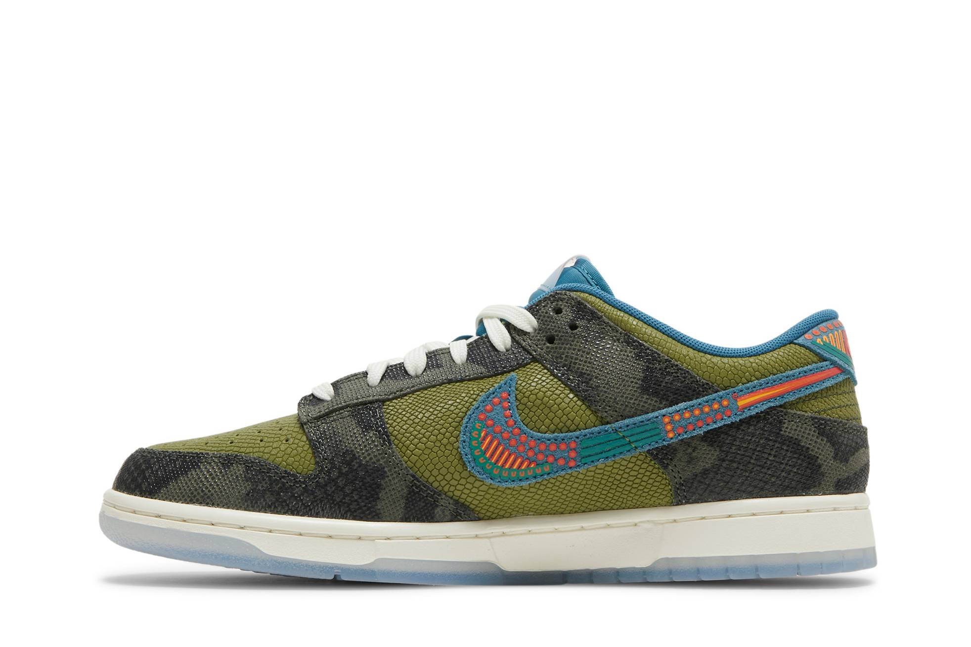 Nike Dunk Low ‘SiEMPRE Familia’ DO2160-335
