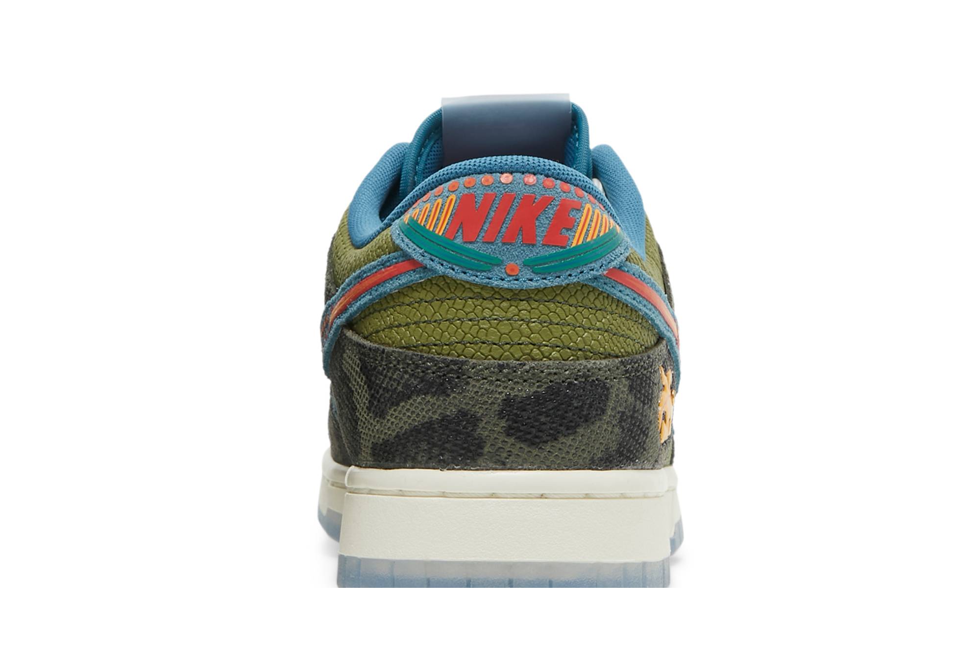 Nike Dunk Low ‘SiEMPRE Familia’ DO2160-335