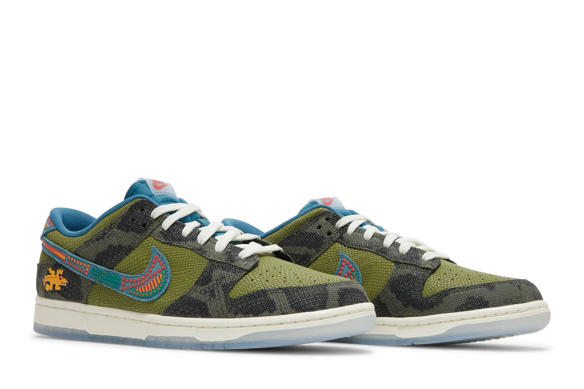 Nike Dunk Low ‘SiEMPRE Familia’ DO2160-335