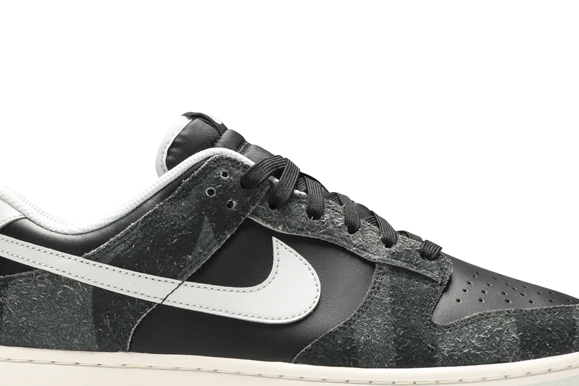 Nike Dunk Low Premium ‘Animal Pack – Zebra’ DH7913-001