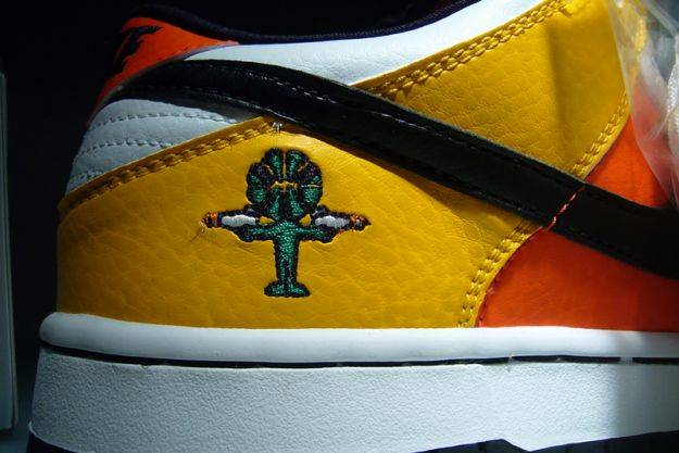 Nike SB Dunk Low Pro Raygun Home 304292-802 Nicesnk