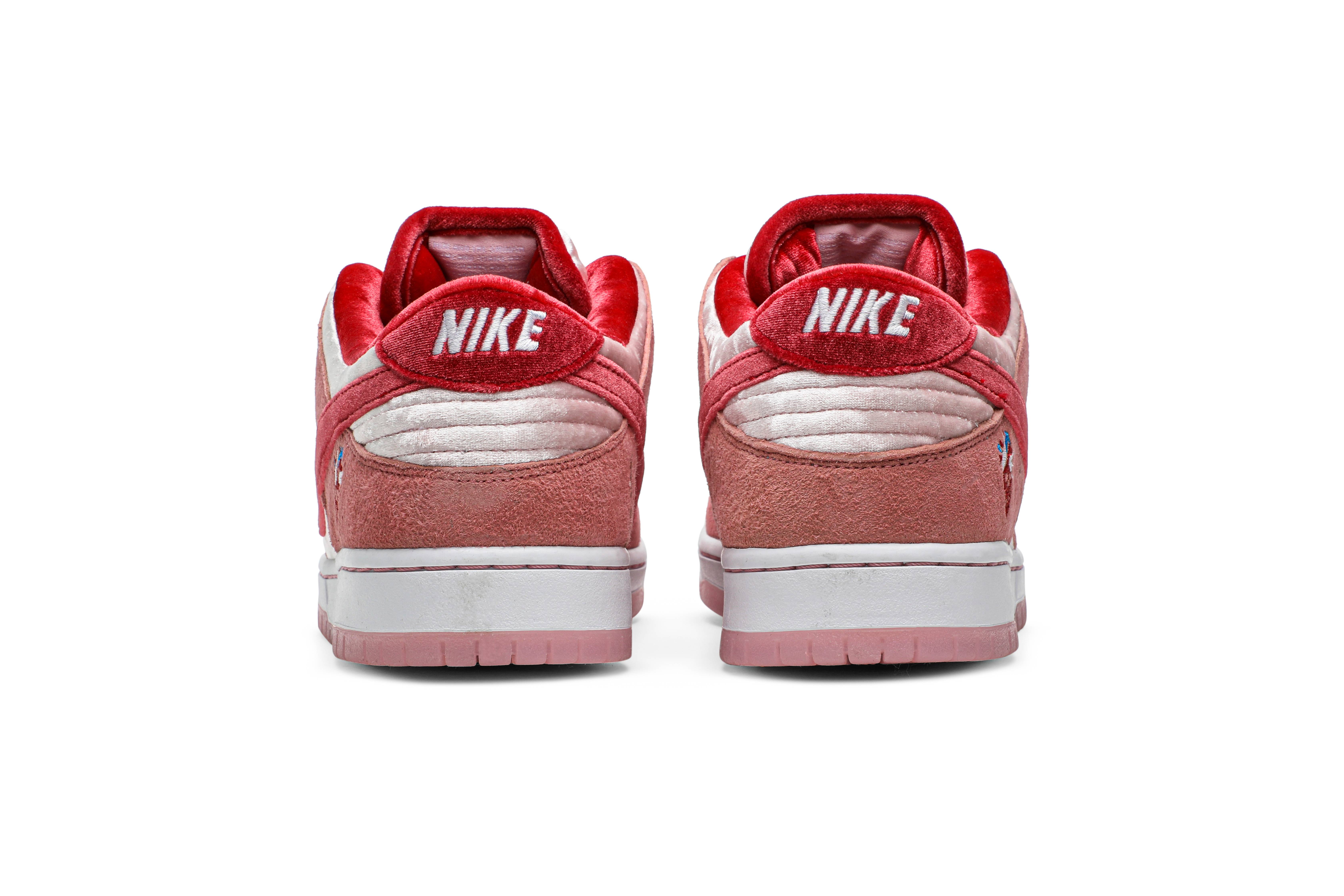 StrangeLove x Nike SB Dunk Low Valentines Day CT2552-800 Nicesnk